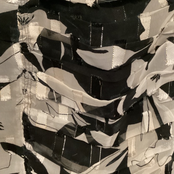 Long Sleeve 5 button sleeve - Picture 3 of 9